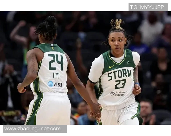 开拓者与山猫的激烈对决谁能在赛场上笑到最后